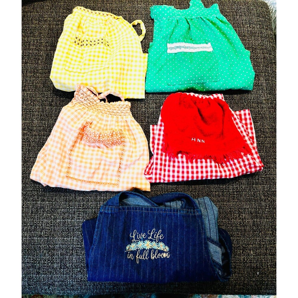 Lot of 5 VINTAGE Unbranded Kitchen/Gardening Cottagecore Aprons